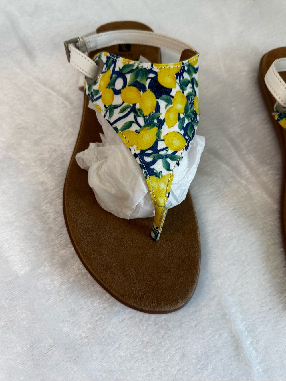 Lemon Print White Mountain Hayleigh Thong Leather Sandals 8 NWT